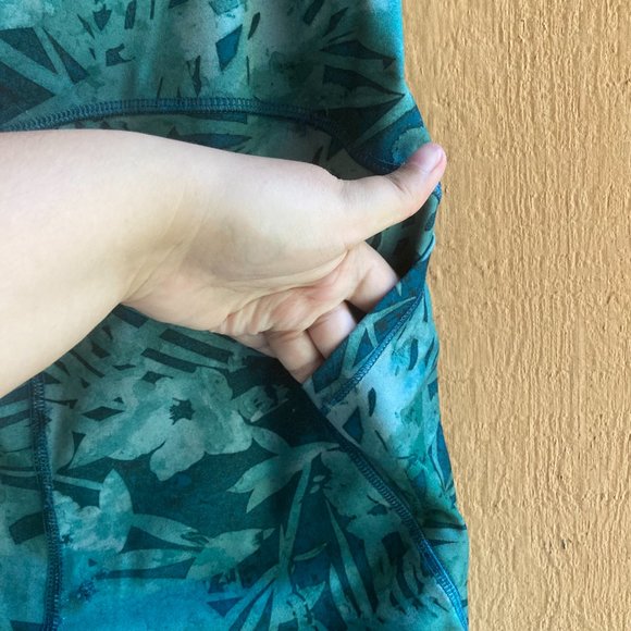 Cropped Leggings with Pockets - Picture 6 of 7